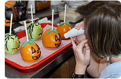 apple decorating The Fudge Shop