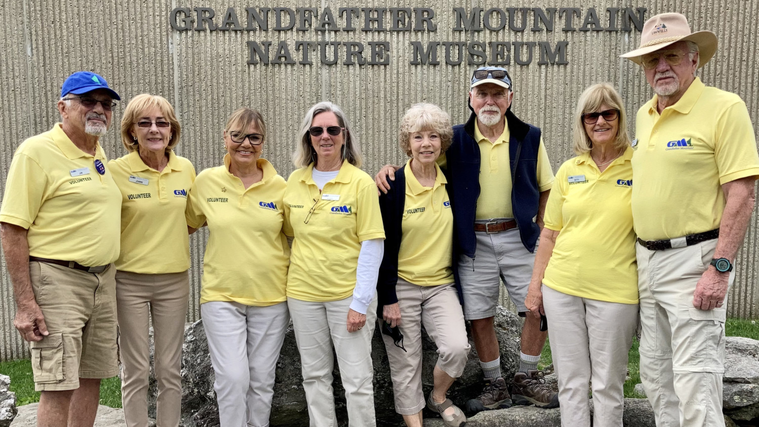 volunteer_group_16x9